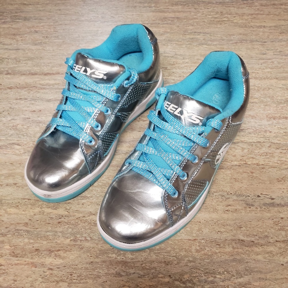Heelys sneakers for big girls